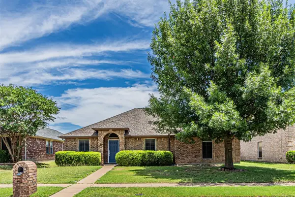 108 Oak Hollow Lane, Red Oak, TX 75154
