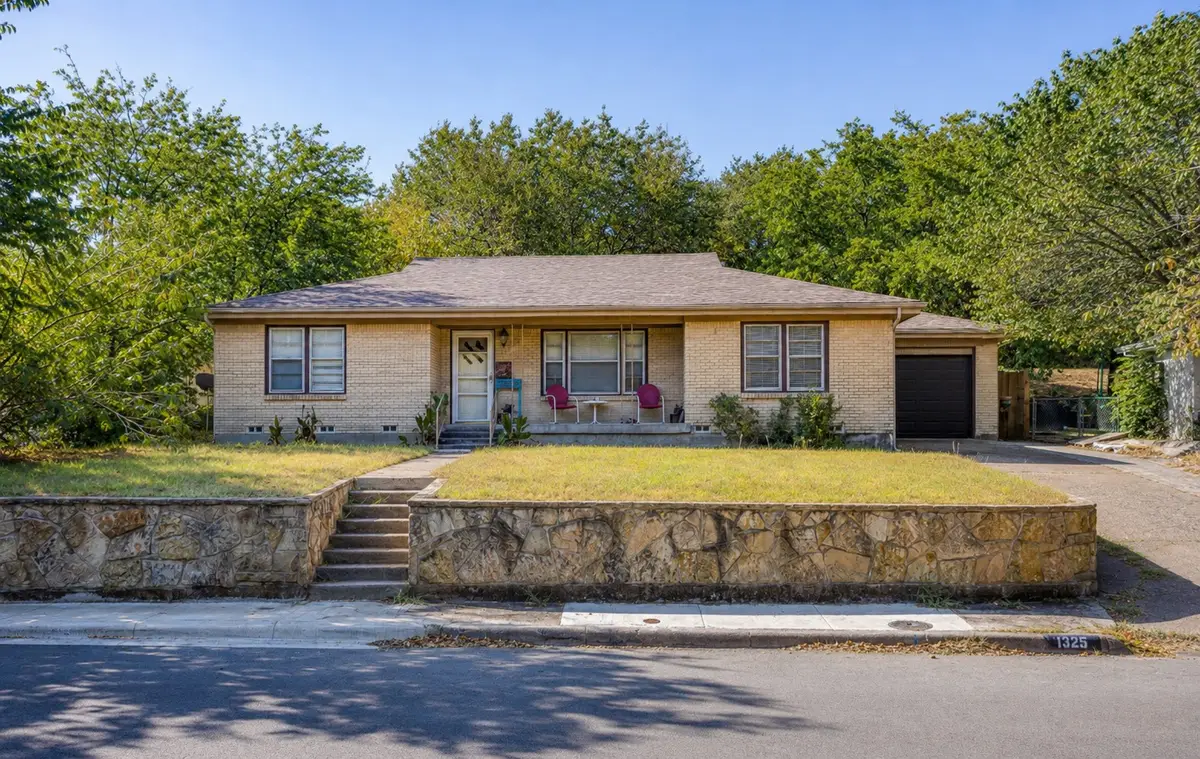 1325 W Water Street, Weatherford, TX 76086 - #1
