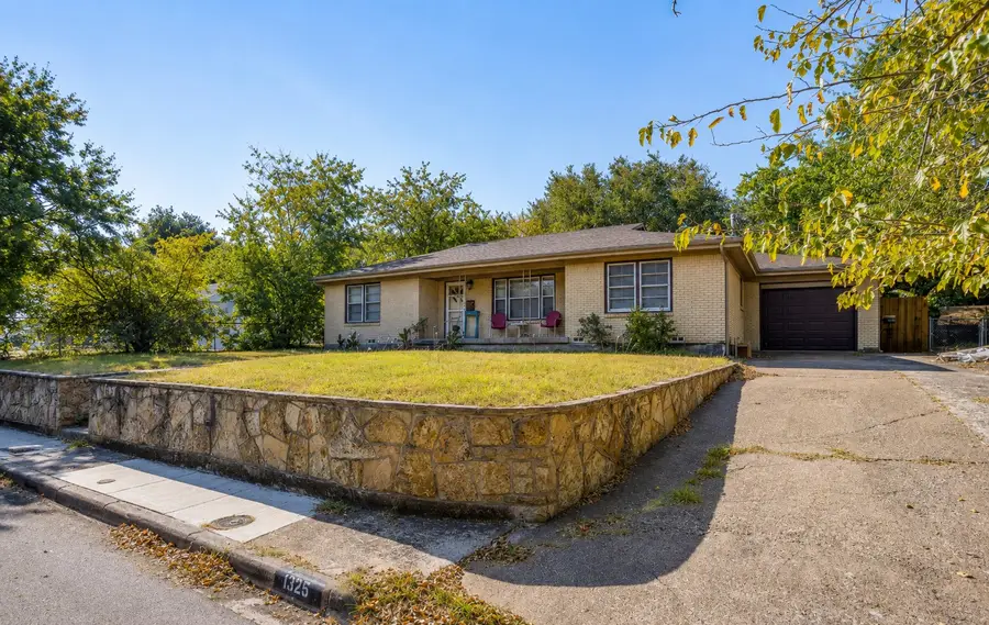 1325 W Water Street, Weatherford, TX 76086 - #2