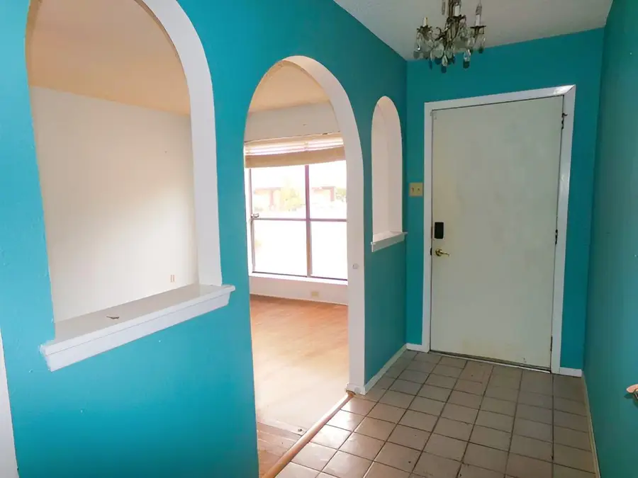 249 Creekwood Drive, Lancaster, TX 75146 - #2