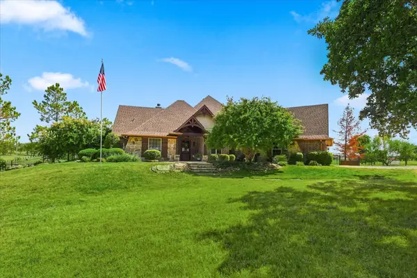 9229 Hub Clark Road, Pilot Point, TX 76258