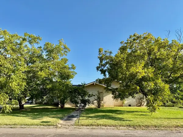 701 W 9th Street, Clarksville, TX 75426