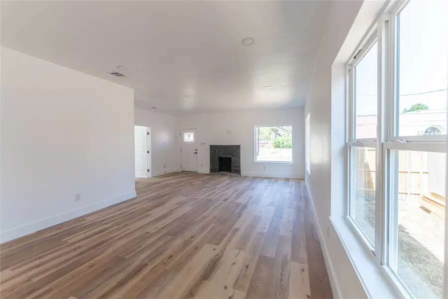 606 Davis Street N, Sulphur Springs, TX 75482 - #2