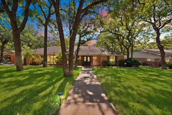 3008 Cambridge Drive, Arlington, TX 76013