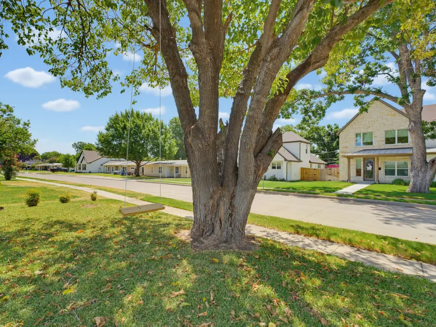 5852 Lyle Street, Westworth Village, TX 76114 - #3