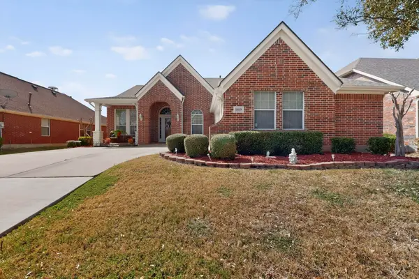 6869 Cape Cod Drive, Grand Prairie, TX 75054