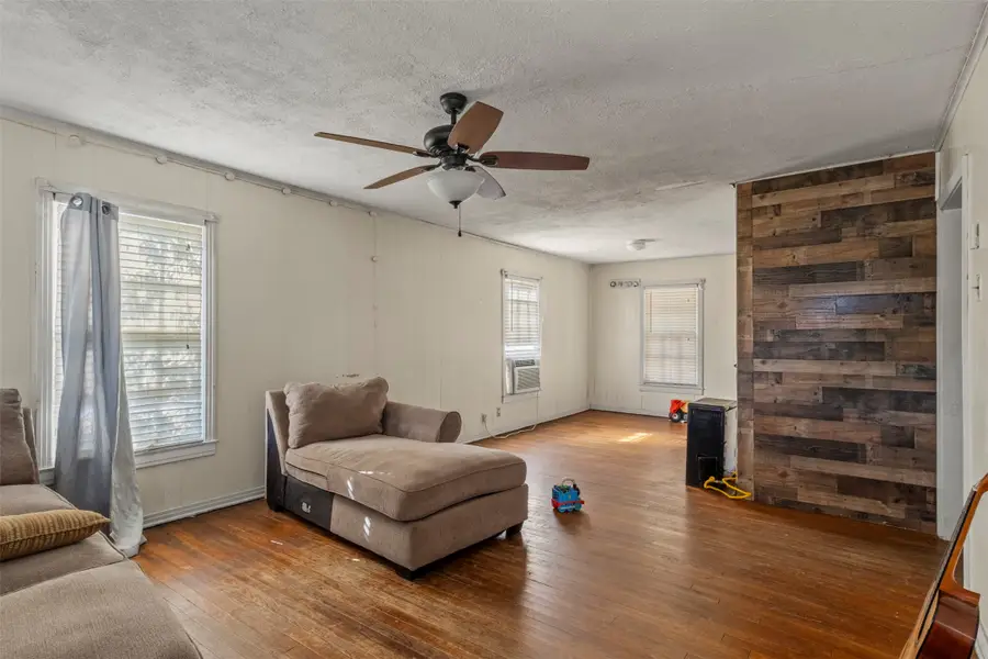 1301 E Ramsey Avenue, Fort Worth, TX 76104 - #3