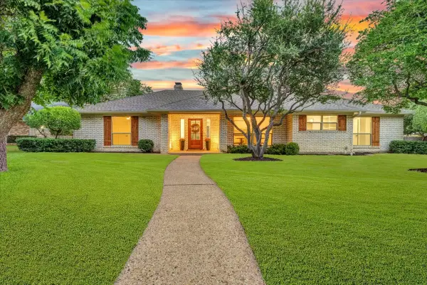 2801 W Aspen Court, Plano, TX 75075