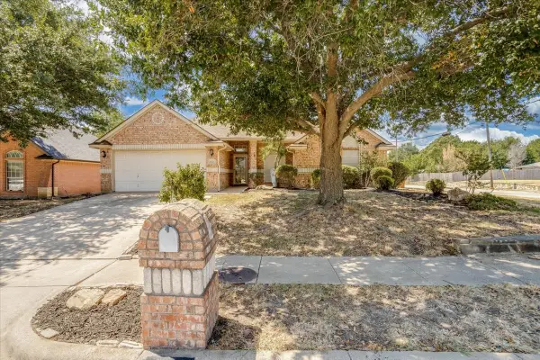 1025 Jessica Drive, Burleson, TX 76028