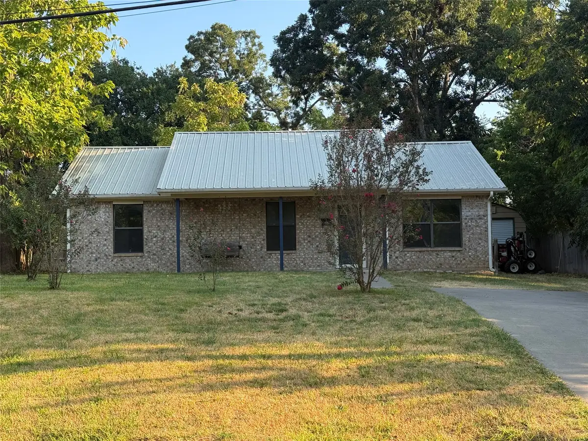 315 E 2nd Street, Bonham, TX 75418 - #1