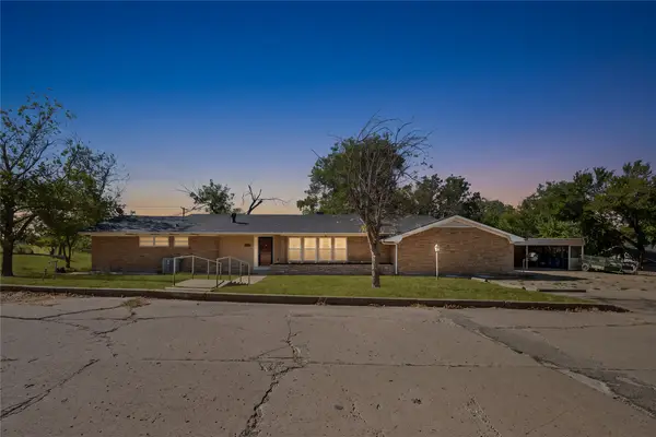 1011 E Connell Street, Breckenridge, TX 76424