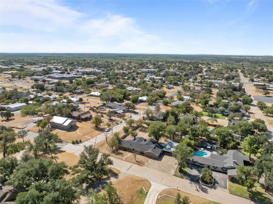 1011 E Connell Street, Breckenridge, TX 76424 - #2