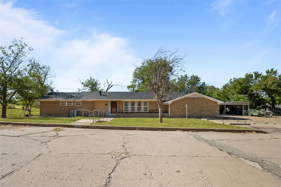 1011 E Connell Street, Breckenridge, TX 76424 - #3