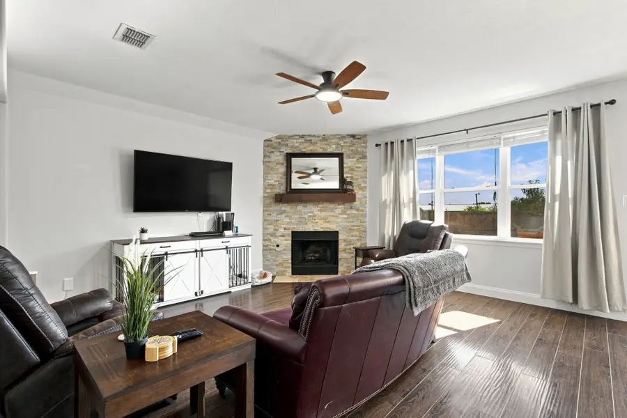 632 Montgomery Drive, Lake Dallas, TX 75065 - #2