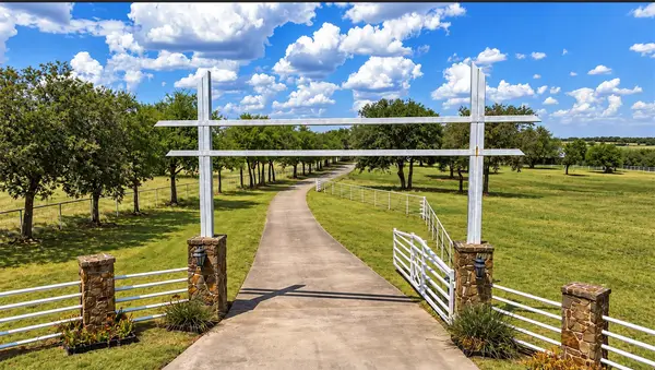 11918 Riek Road #!, Krum, TX 76249