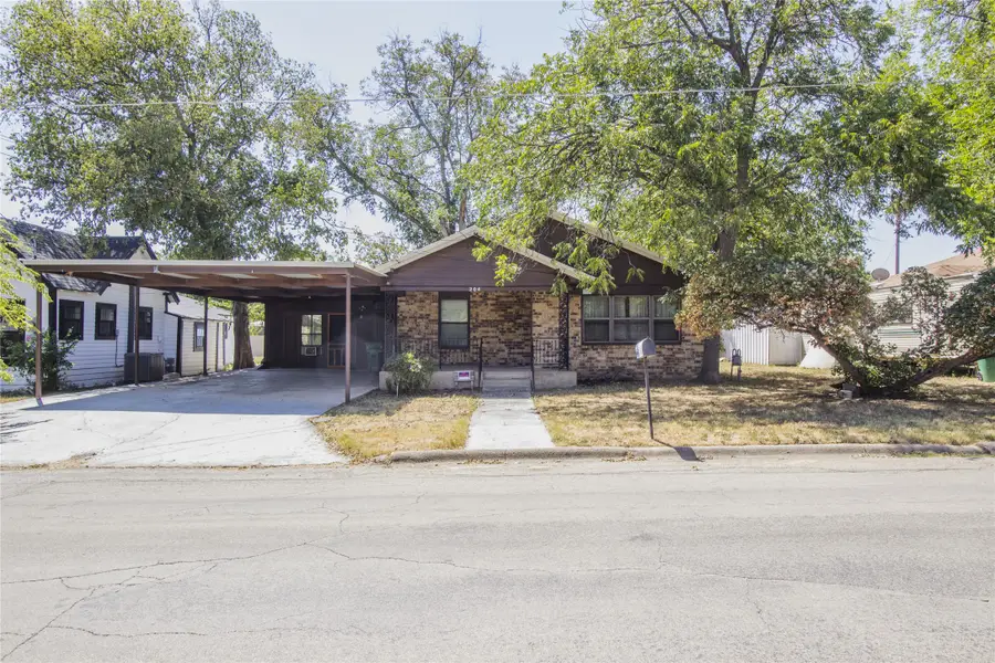 204 E 9th Street, Coleman, TX 76834 - #2