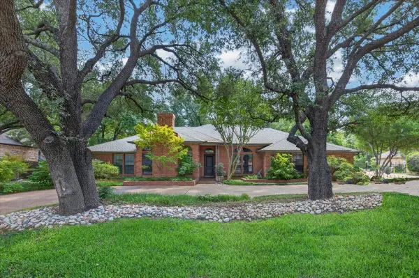 3613 Ridglea Country Club Drive, Fort Worth, TX 76116
