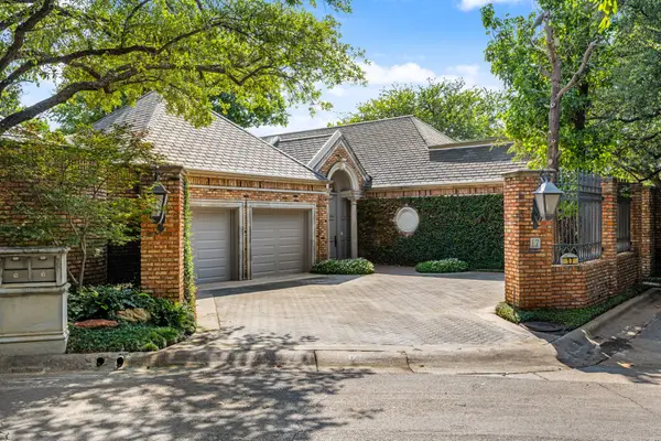 17 Stonecourt Circle, Dallas, TX 75225