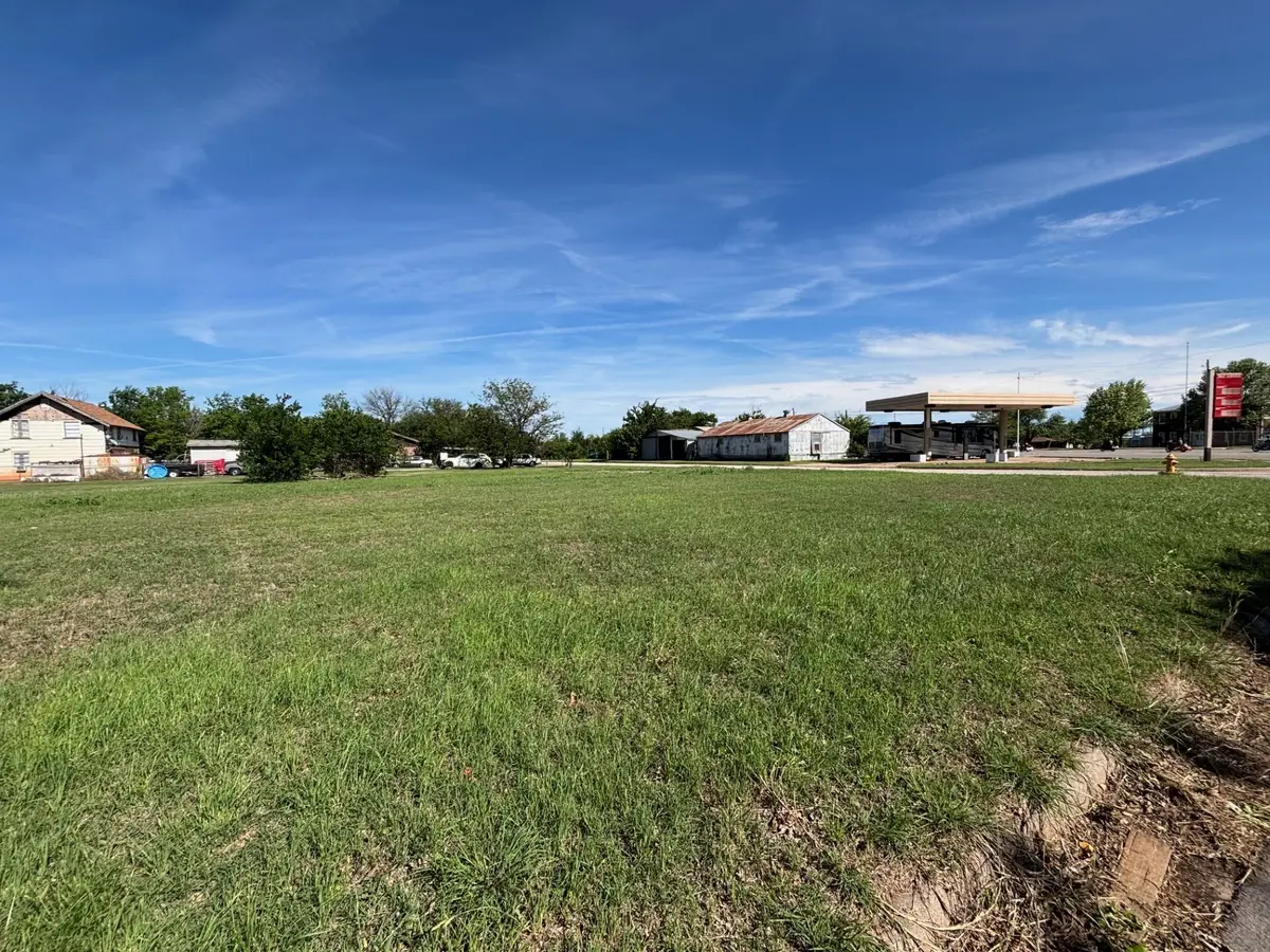 1215 N 1st Street, Wichita Falls, TX 76306 - #1