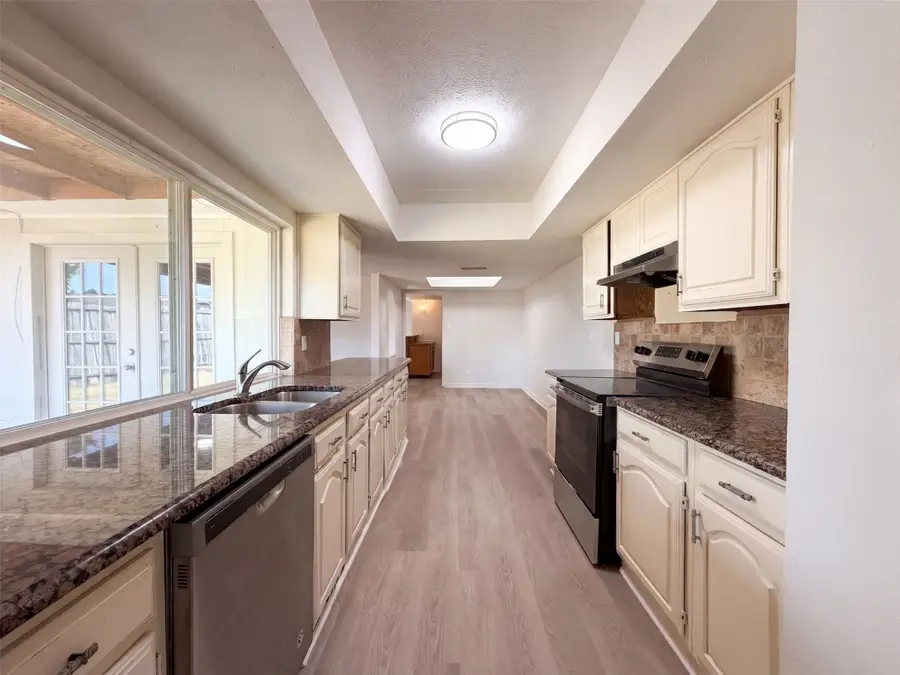 2002 Wilderness Trail, Grand Prairie, TX 75052 - #2