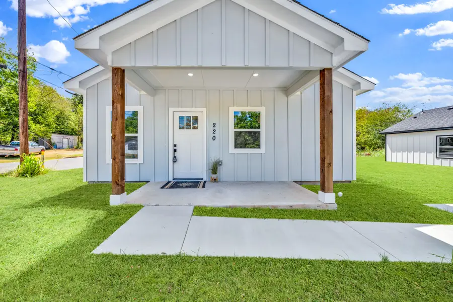 220 Calvert Street, Sulphur Springs, TX 75482 - #2