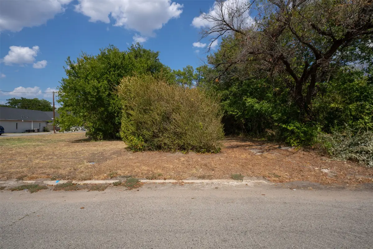 417 N 3rd Street, Corsicana, TX 75110 - #1