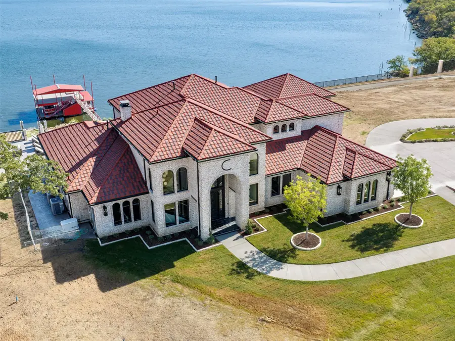 288 W Carter Heights, Bowie, TX 76230 - #2