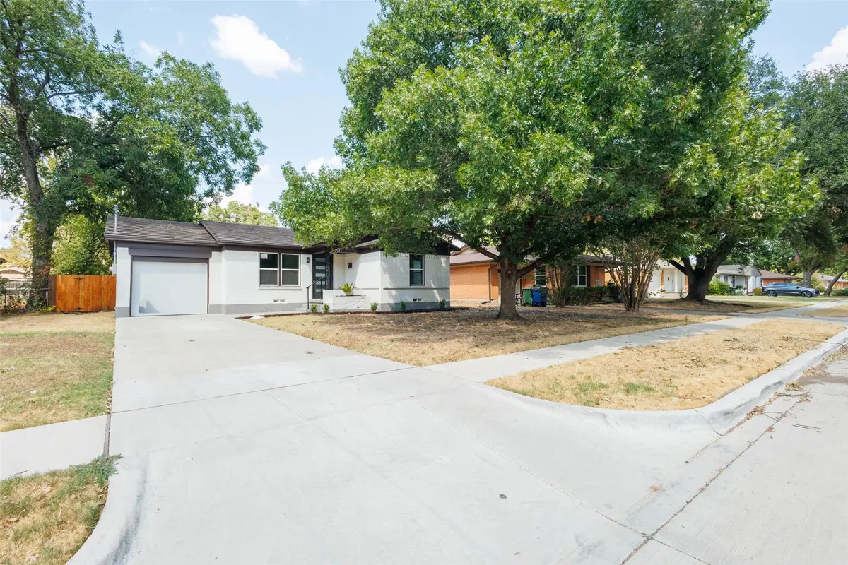 1011 E Alan Avenue, Carrollton, TX 75006 - #1