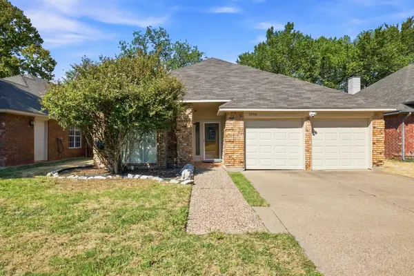 5906 Polo Club Drive, Arlington, TX 76017
