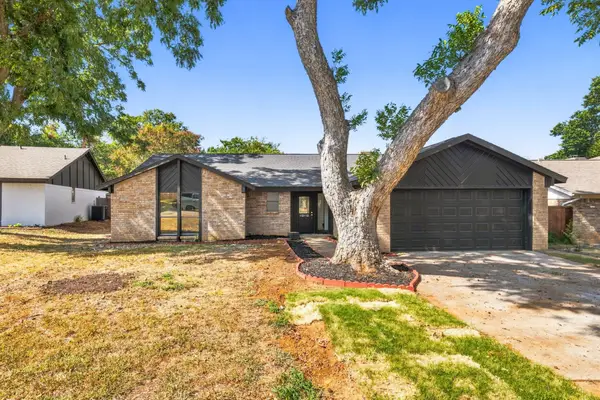 1912 Longmeadow Drive, Arlington, TX 76015