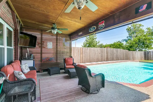 2213 Bresee Drive, Carrollton, TX 75010