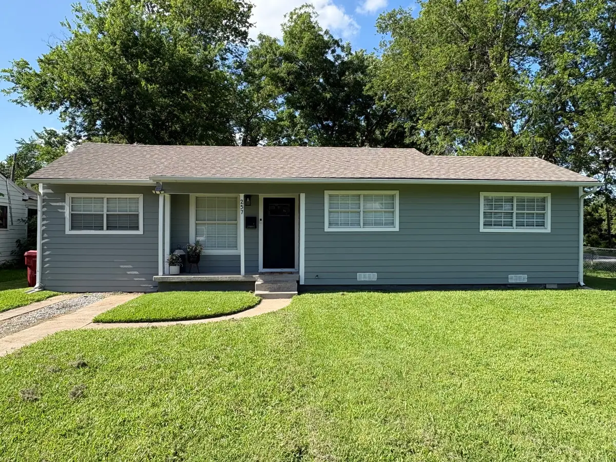 257 Graham Avenue, Bonham, TX 75418 - #1