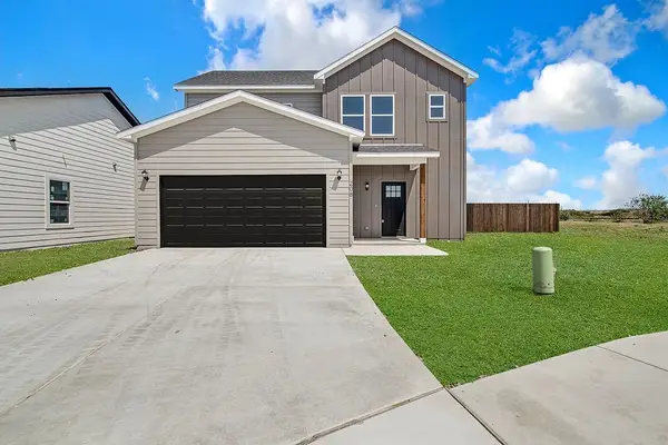 208 Marble Creek Drive, Fort Worth, TX 76131