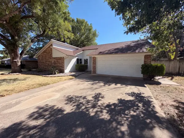 1208 Hillcrest Drive, Euless, TX 76039