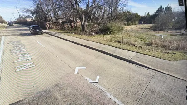 208 N Joe Wilson Road, Cedar Hill, TX 75104