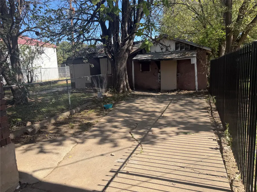 3005 Hemphill Street, Fort Worth, TX 76110 - #3