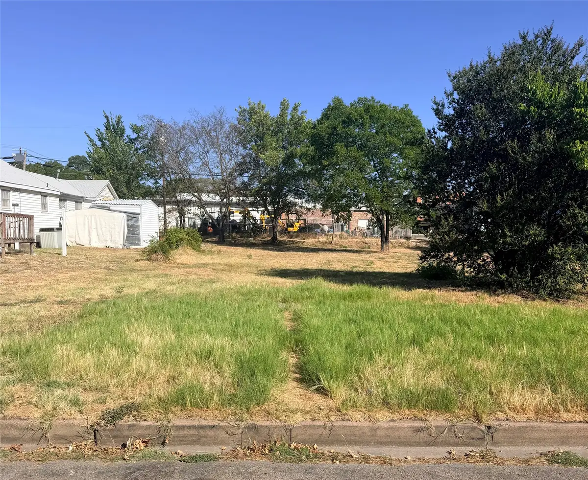 408 W Brown Street, Ennis, TX 75119 - #1
