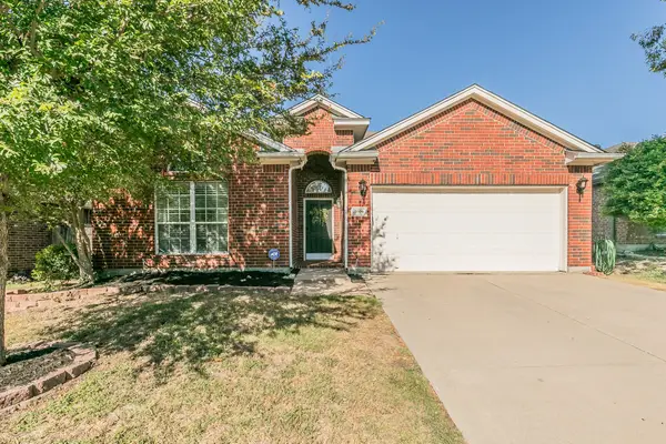 5009 Bedfordshire Drive, Fort Worth, TX 76135