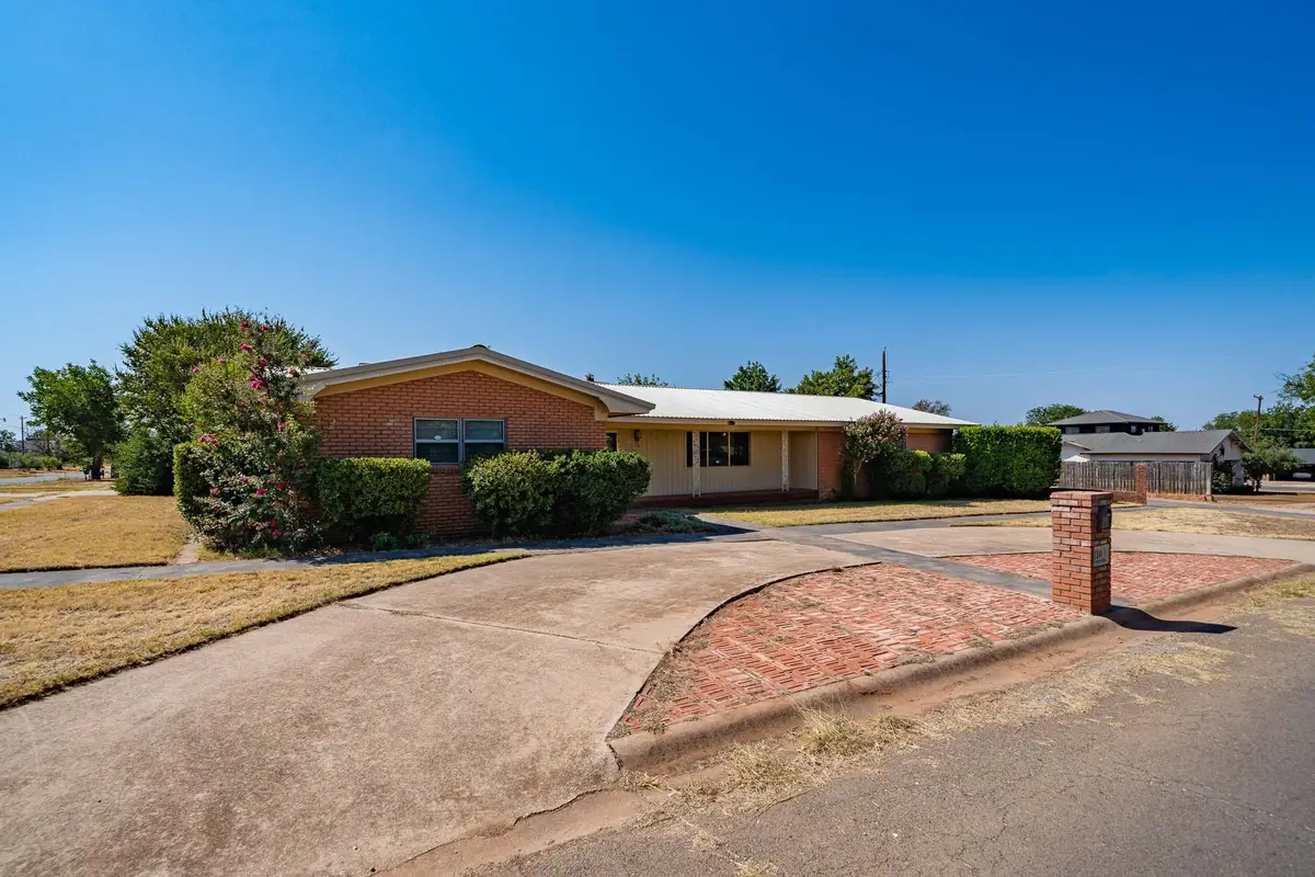 110 E Mcarthur, Rotan, TX 79546 - #1