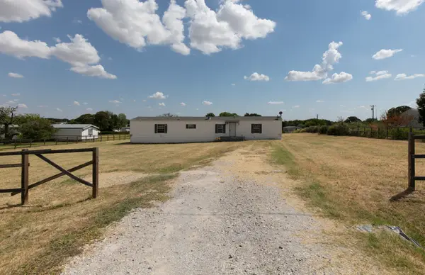 206 Creekview Meadows Court, Springtown, TX 76082