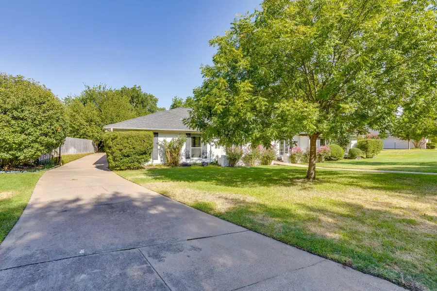28 Bounty Road W, Benbrook, TX 76132 - #2