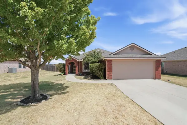 117 Timber Cross Court, Azle, TX 76020