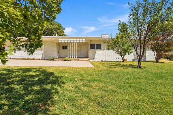 3921 Clayton Road E, Fort Worth, TX 76116