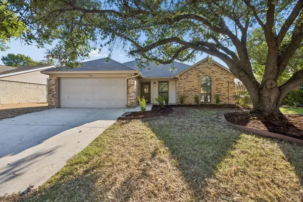 7208 Meadowbrook Drive, Watauga, TX 76148