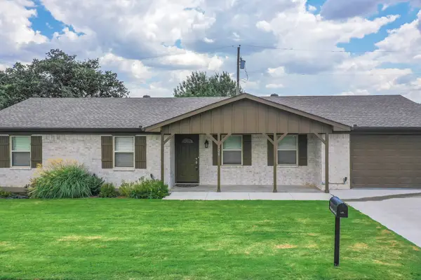 128 Oak Creek Street, Jacksboro, TX 76458