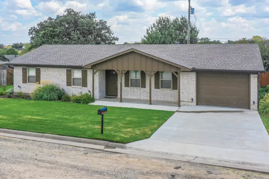 128 Oak Creek Street, Jacksboro, TX 76458 - #2
