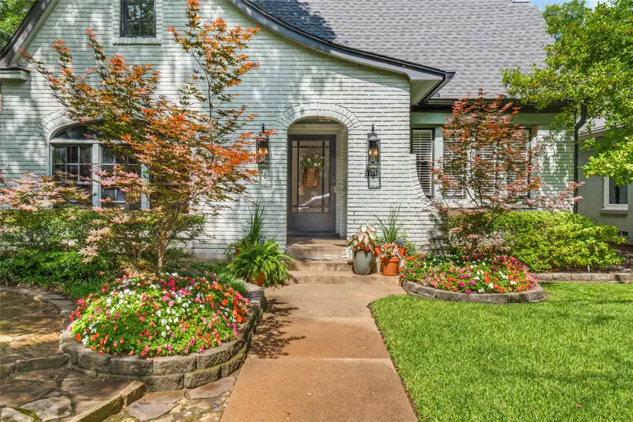 1151 N Winnetka Avenue, Dallas, TX 75208 - #3