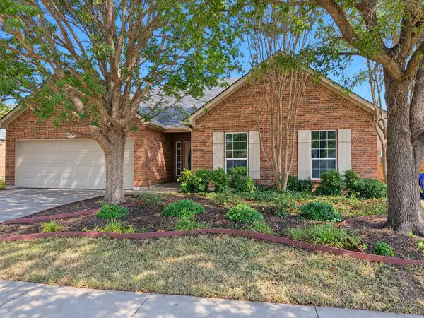 6549 Blue Grass Drive, Watauga, TX 76148