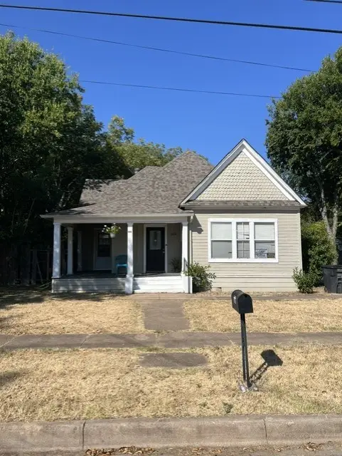 509 N Buffalo Avenue, Cleburne, TX 76033 - #1