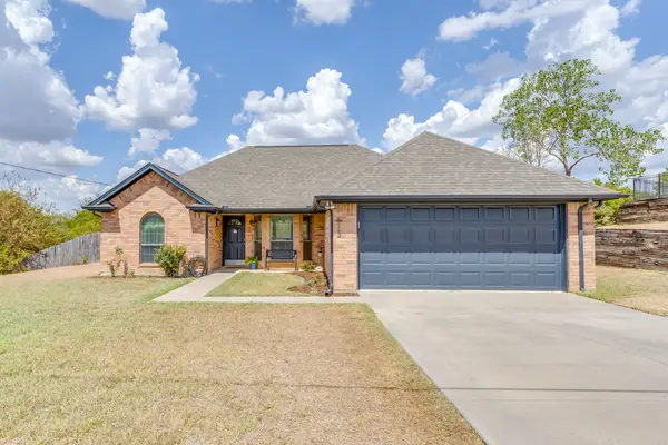 613 E 1st Street, Weatherford, TX 76086